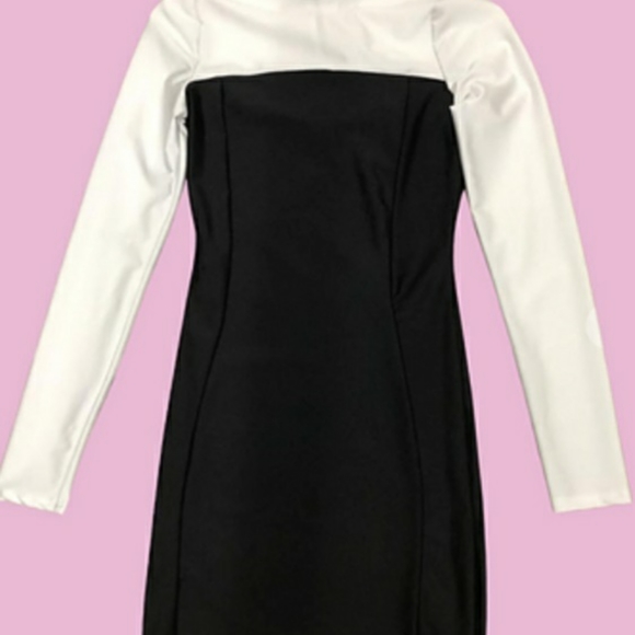 Its a mini Dress - Picture 2 of 2